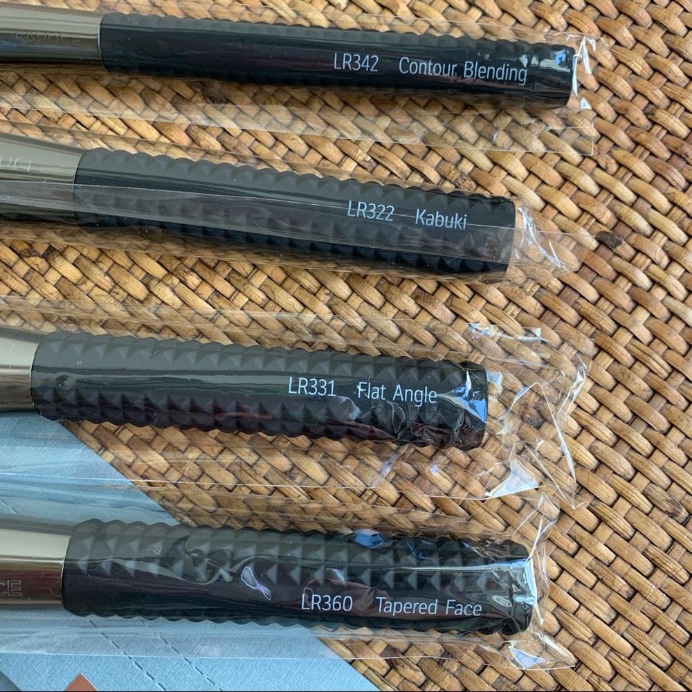 NEW! LARUCE Beauty Brush Set - Picture 3 of 4